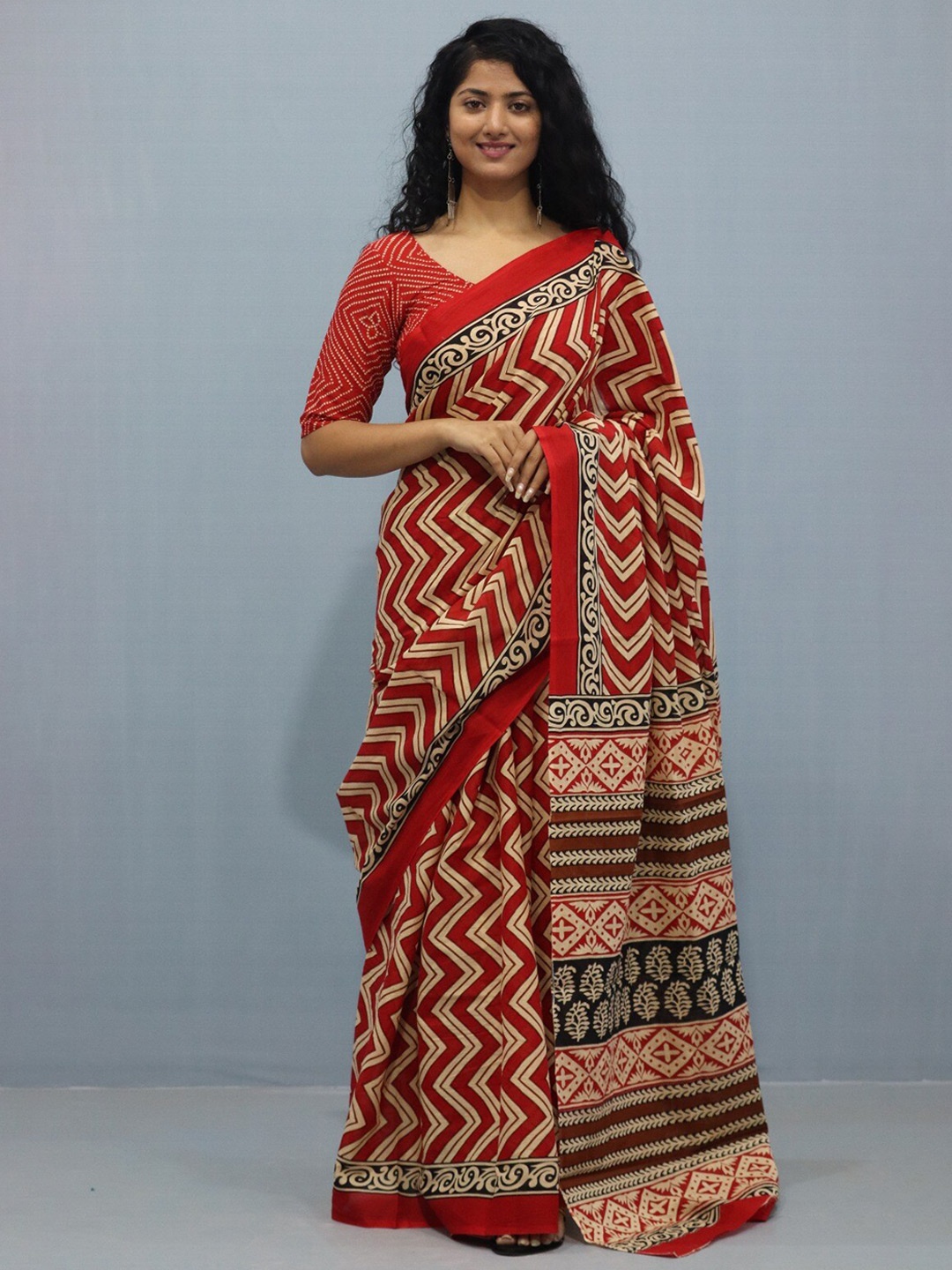 

TROPWEAR Geometric Pure Cotton Block Print Saree, Red