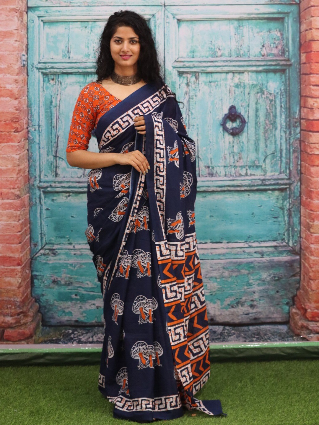 

TROPWEAR Ajrak Pure Cotton Block Print Saree, Blue