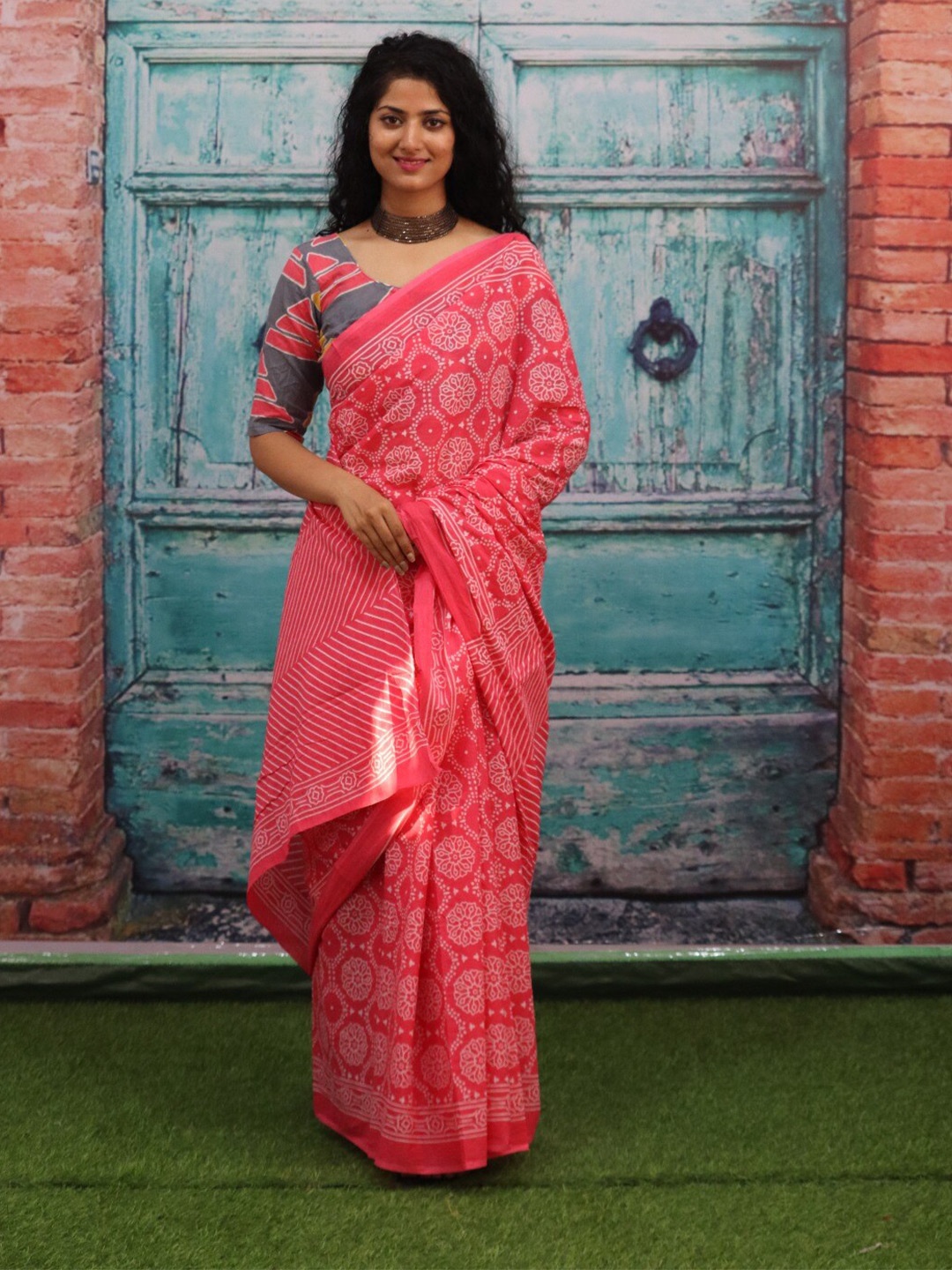 

TROPWEAR Ajrak Mulmul Cotton Block Print Saree, Pink