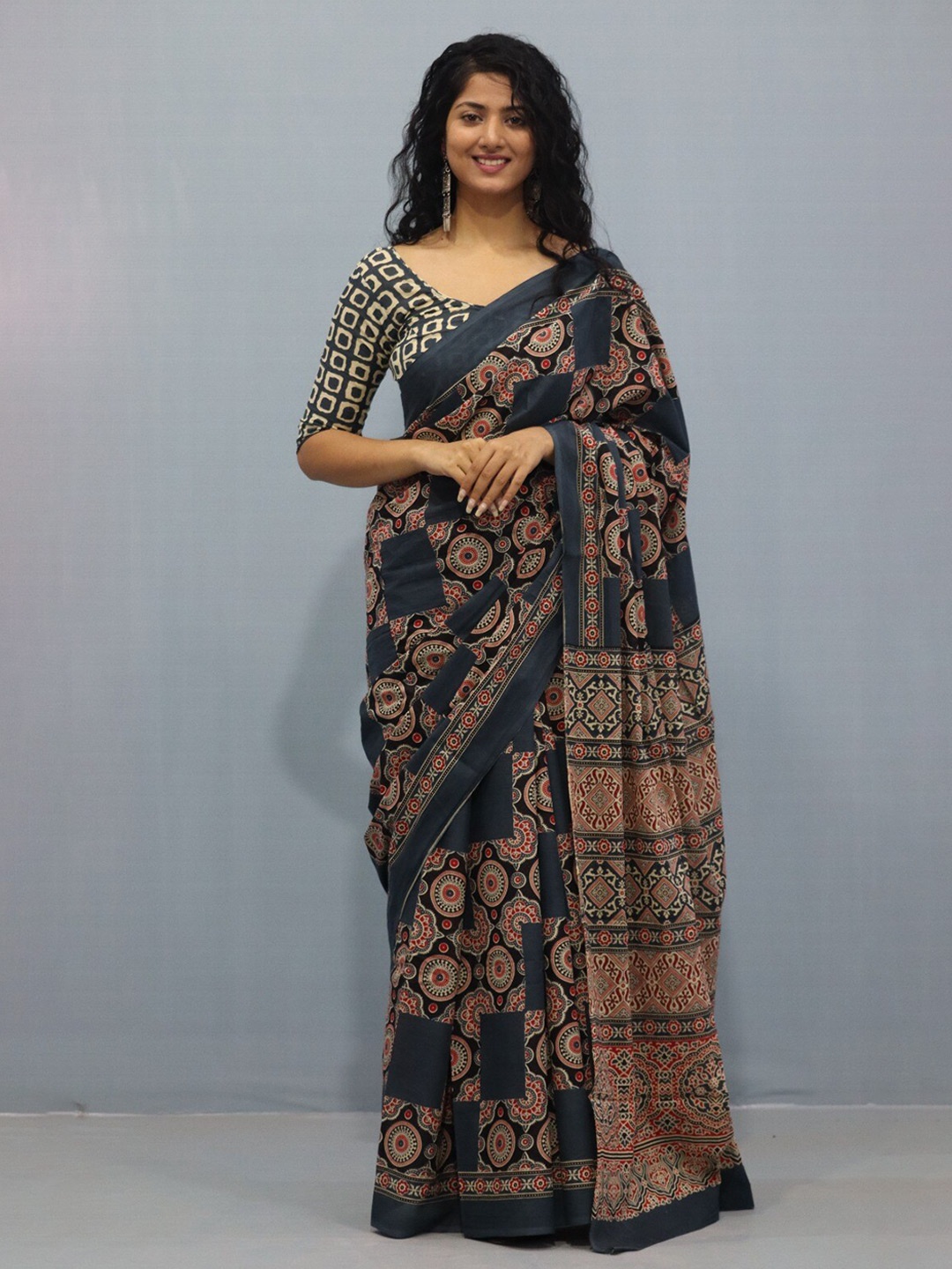 

TROPWEAR Ethnic Motifs Mulmul Cotton Block Print Saree, Grey