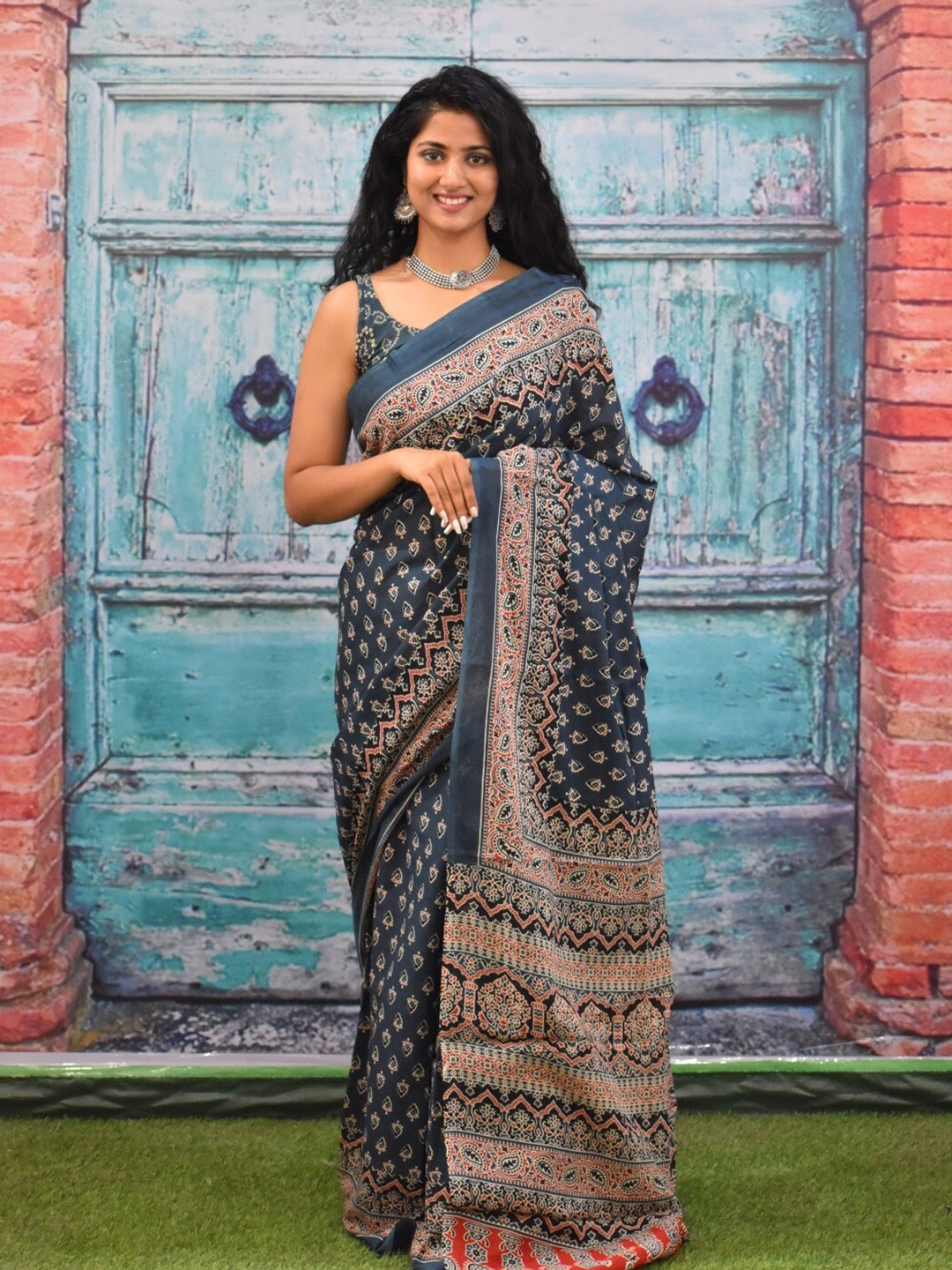 

TROPWEAR Ethnic Motifs Pure Cotton Block Print Saree, Blue