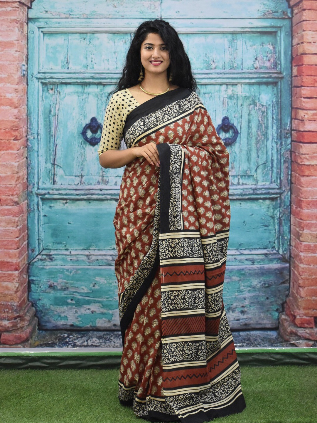 

TROPWEAR Ethnic Motifs Mulmul Cotton Block Print Saree, Maroon