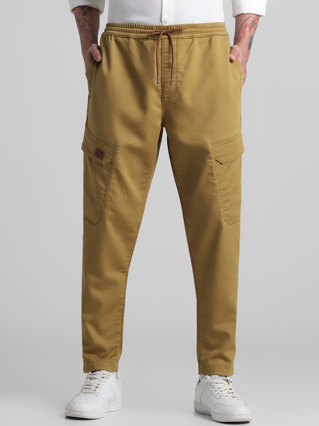 

Jack & Jones Men Mid-Rise Cotton Cargos Trousers, Brown