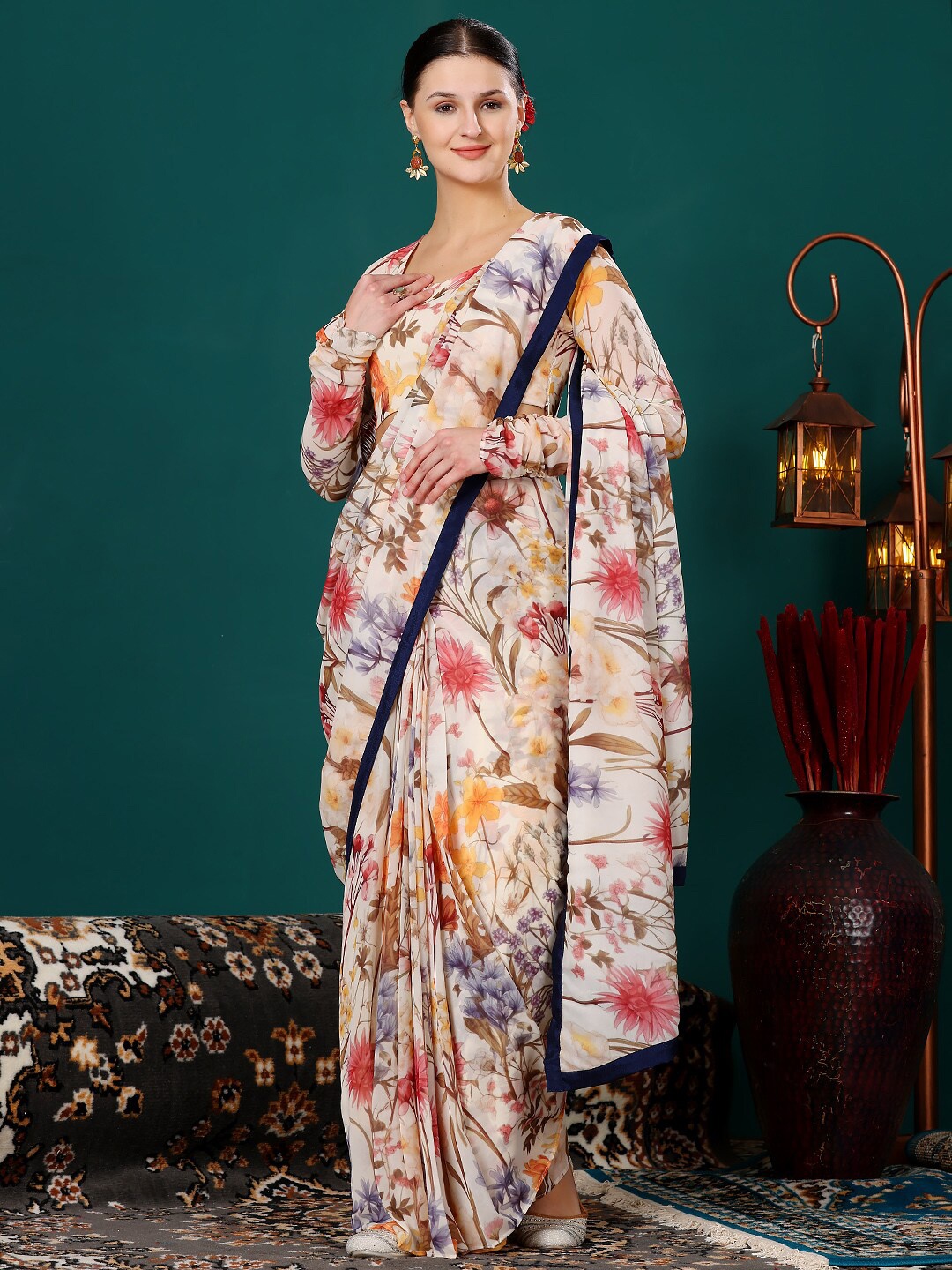 

Ethnovog Floral Printed Saree, Blue