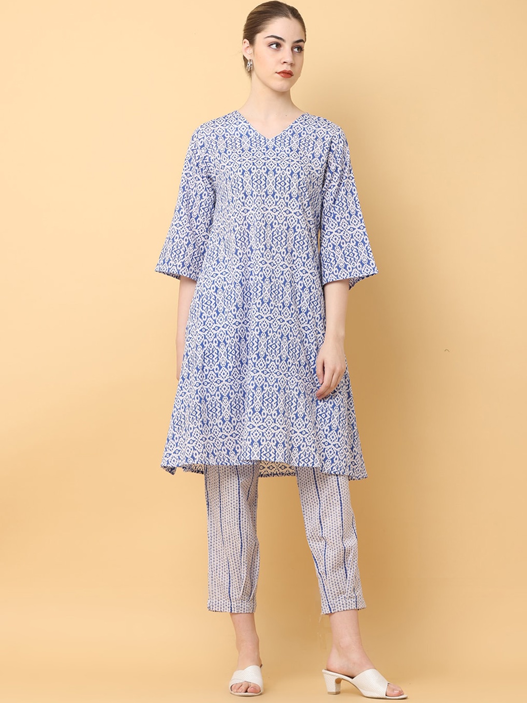 

BLACK & BLAH BLAH Relaxed Fit Ikat Printed Pure Cotton Kurta and Trouser, Blue