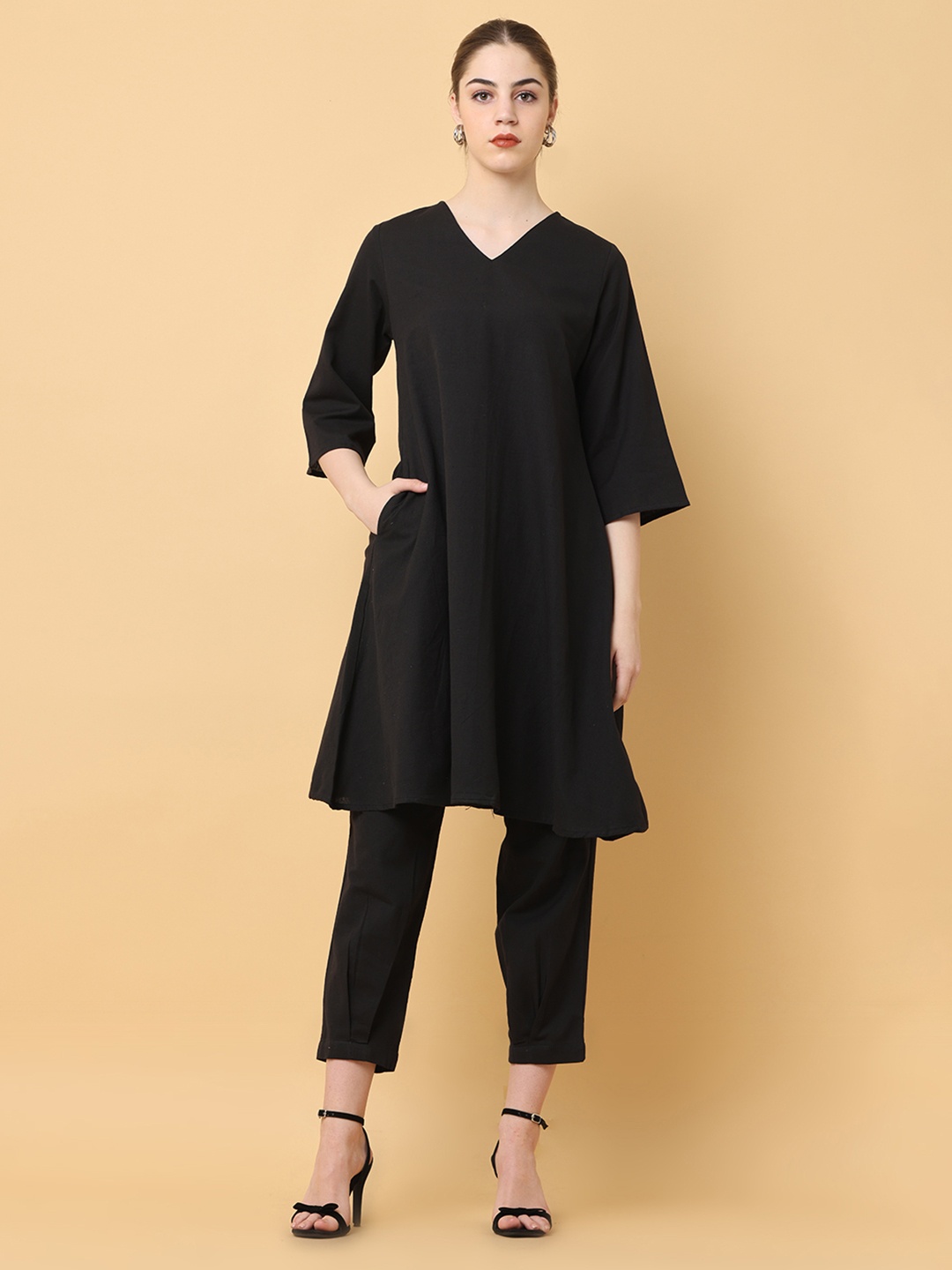 

BLACK & BLAH BLAH Women Relaxed Fit Solid Flared Liva Monochrome Kurta Set