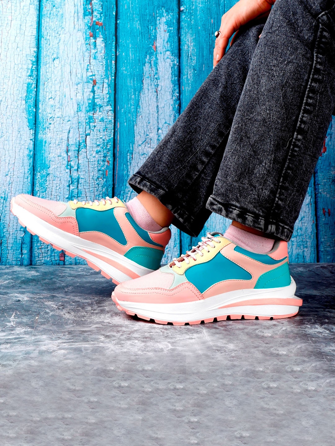 

Bxxy Women New Arivla Colourblocked Lace Up Sneakers, Pink