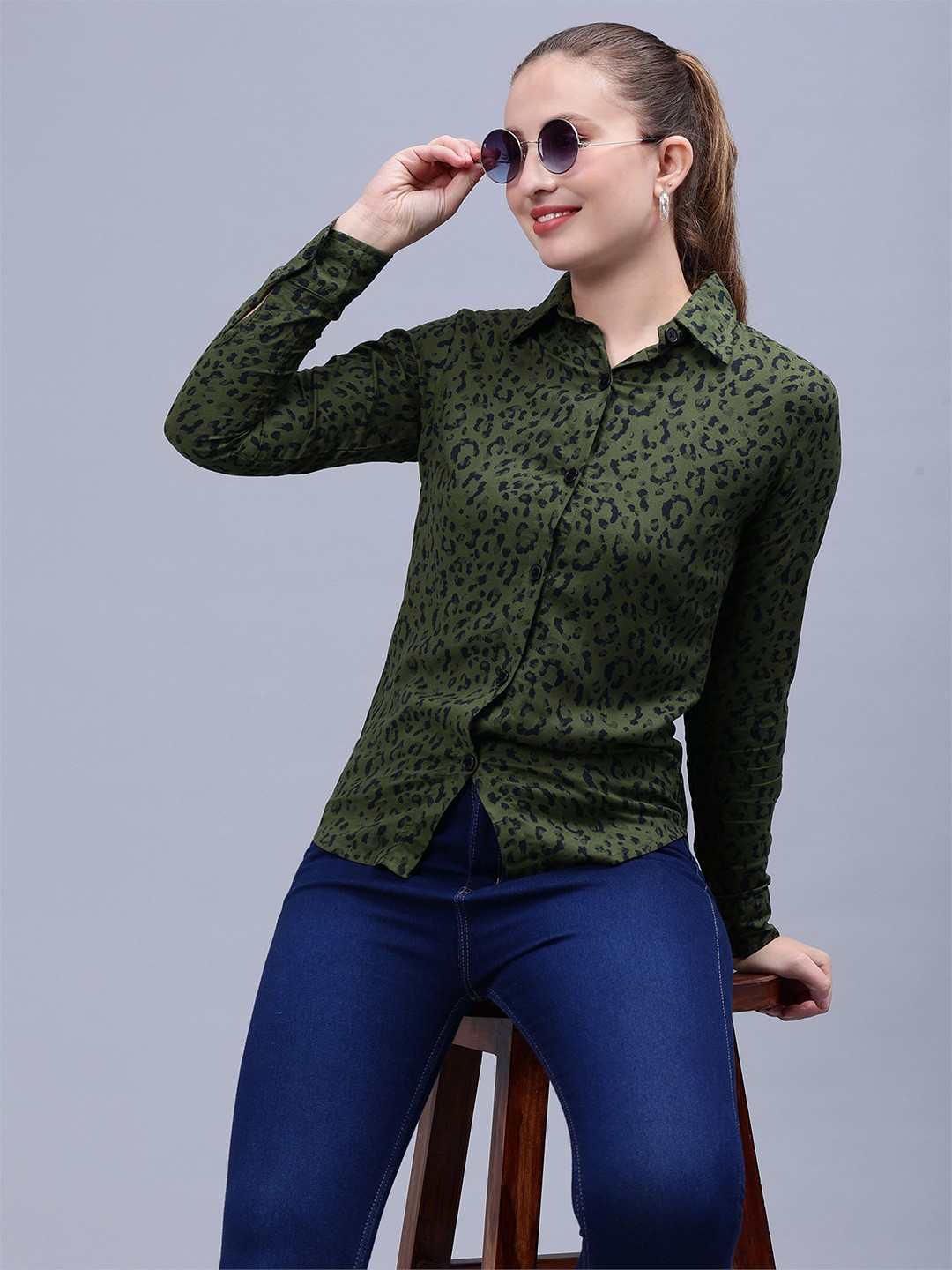 

Pritla Abstract Printed Cotton Casual Shirt, Green