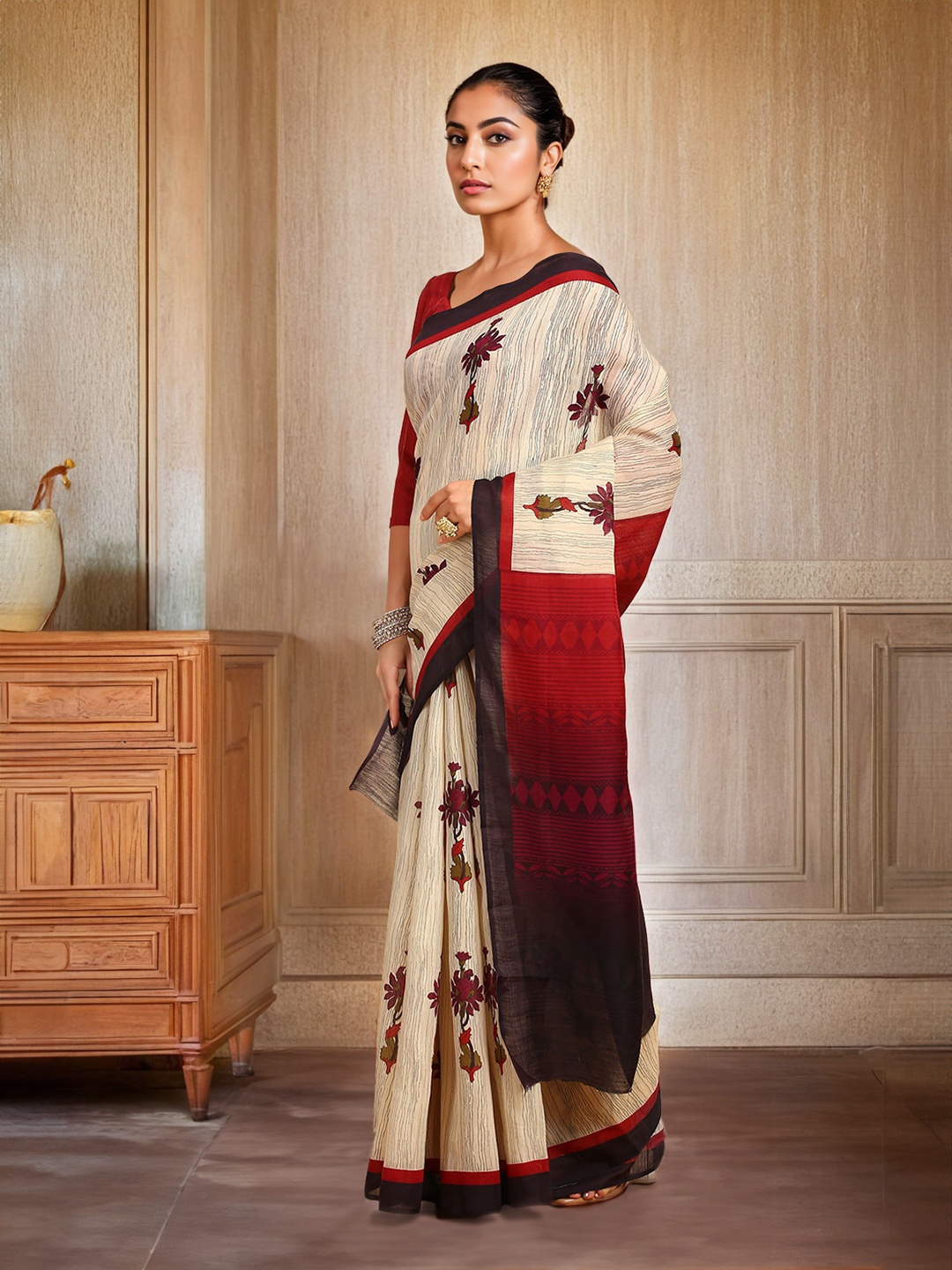 

Soch Floral Printed Pure Linen Saree, Maroon