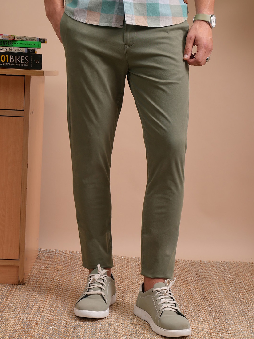 

LOCOMOTIVE Men Mid Rise Slim Full Length Cotton Trousers, Green