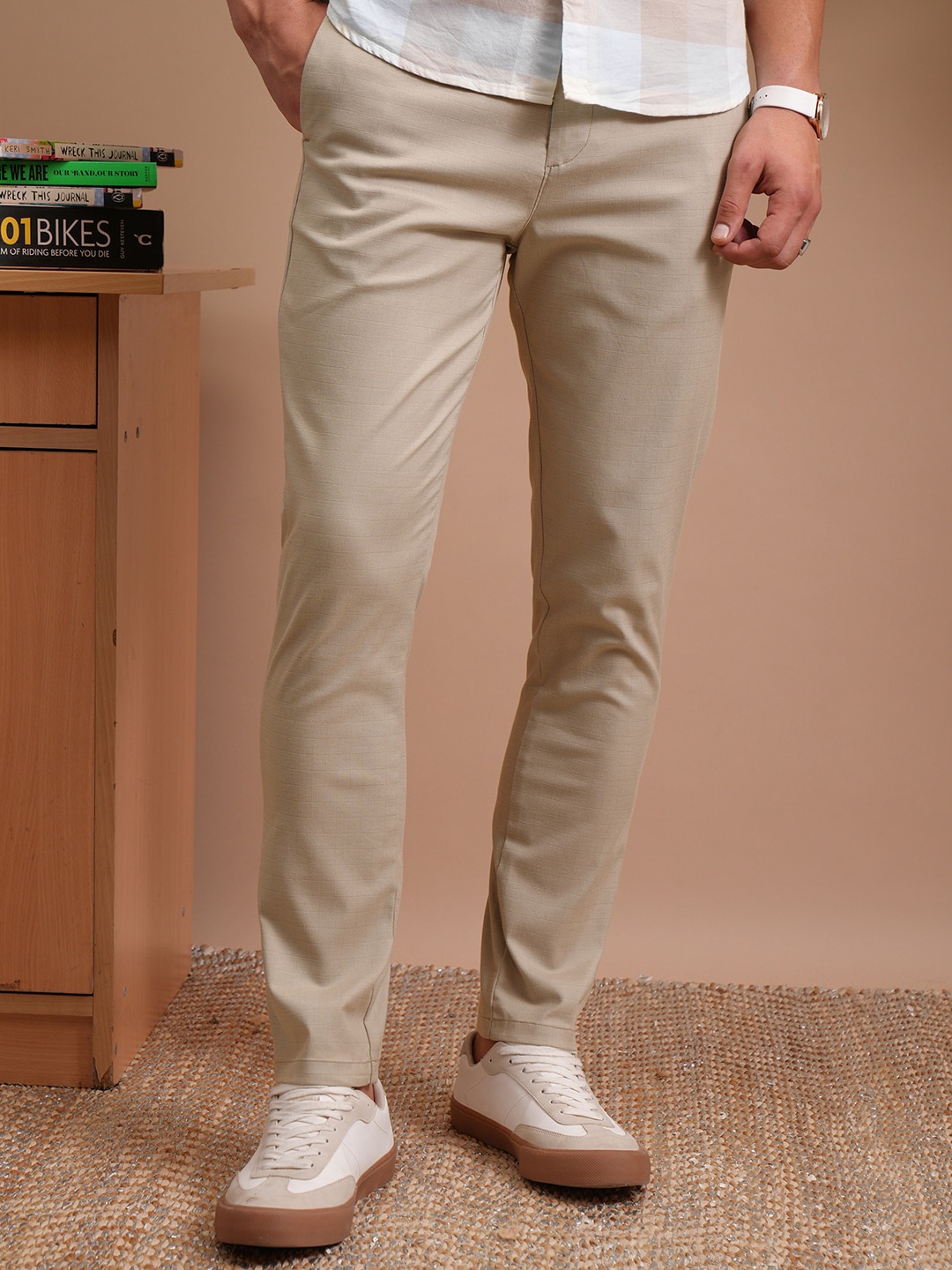 

LOCOMOTIVE Men Mid Rise Slim Full Length Cotton Trousers, Cream