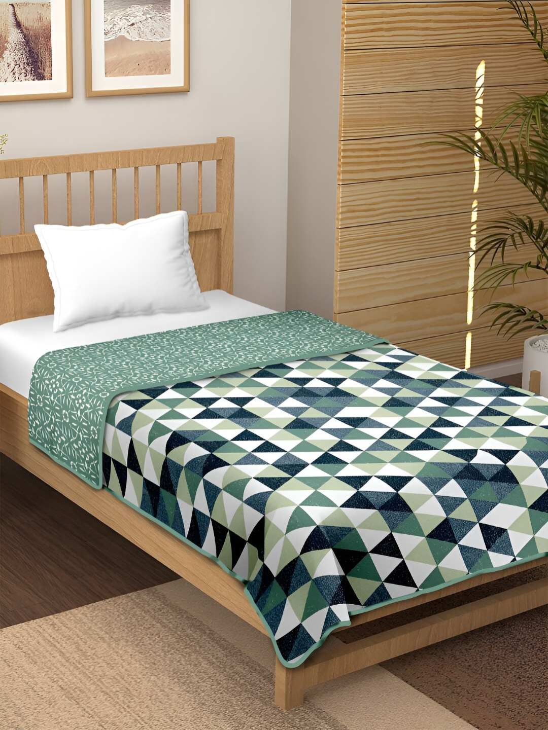 

tundwal's Green & White Geometric Printed AC Room 210 GSM Double Bed Dohar