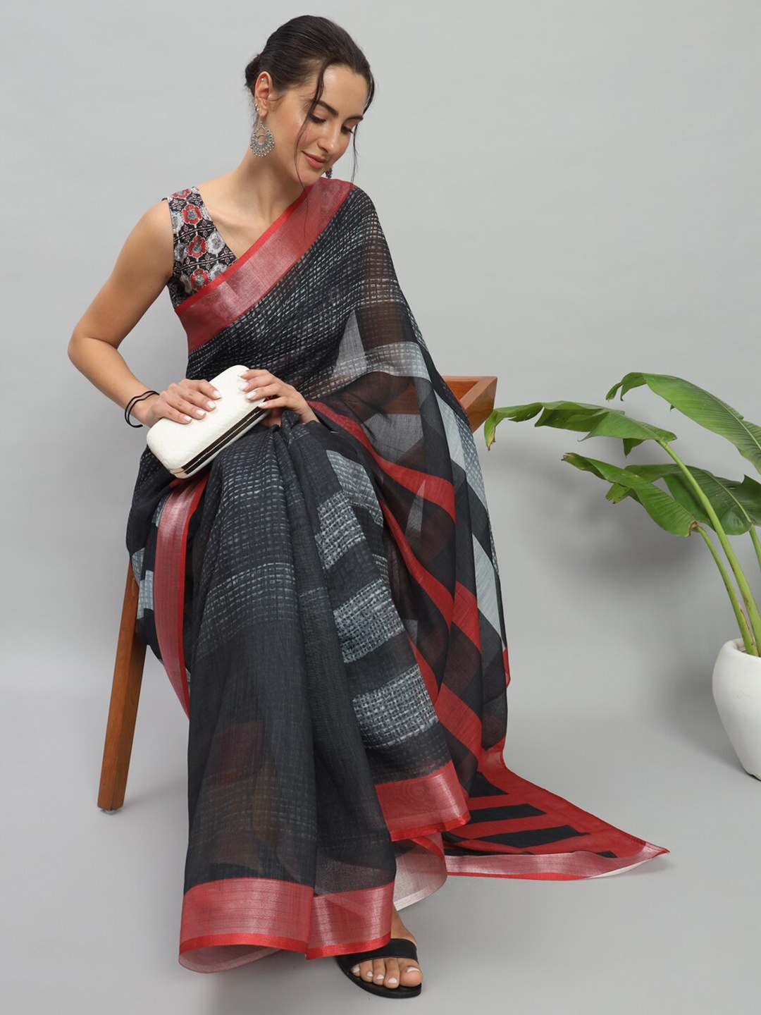 

RACHNA Abstract Striped Saree, Black