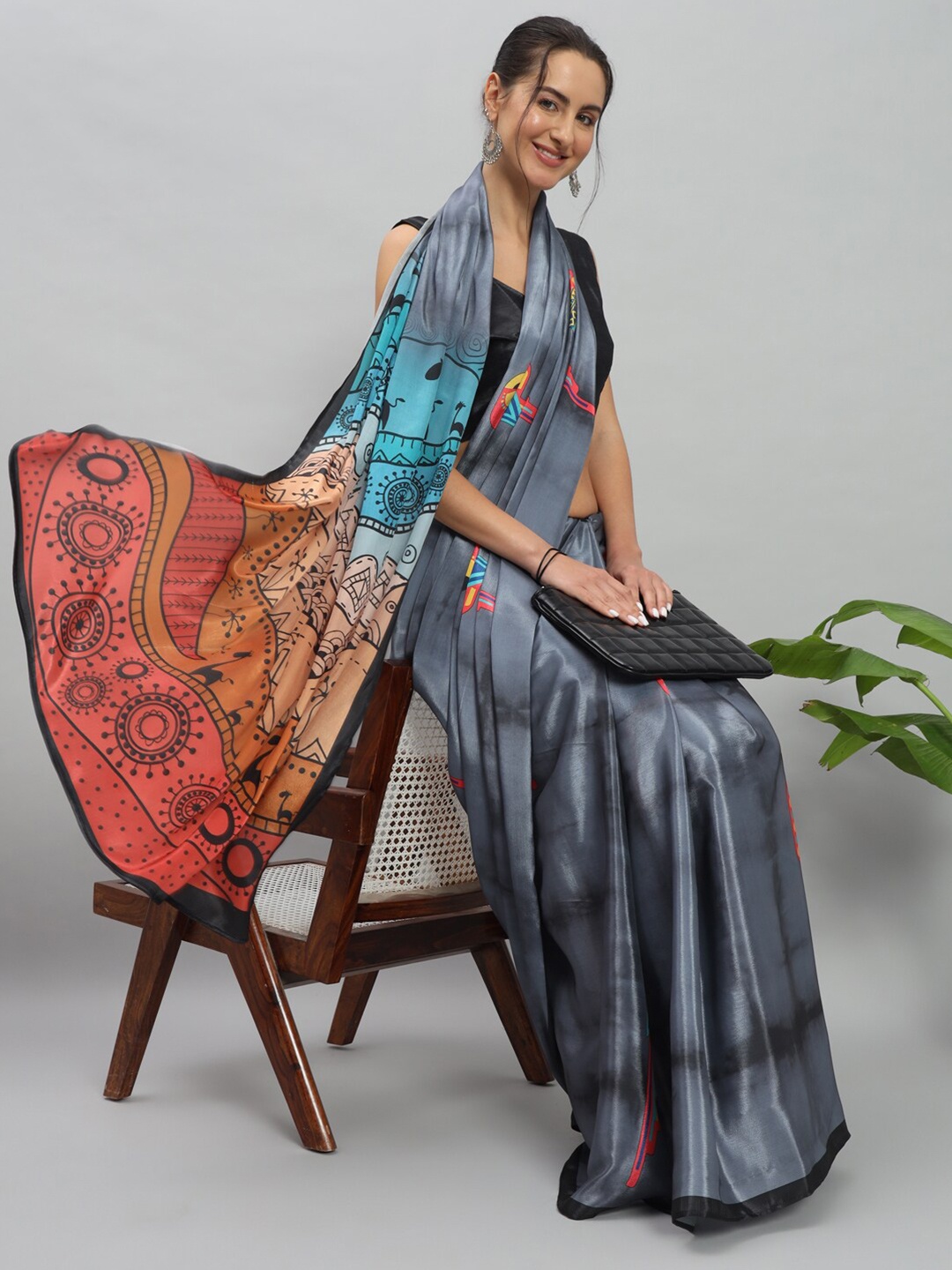 

RACHNA Geometric Printed Satin Saree, Grey
