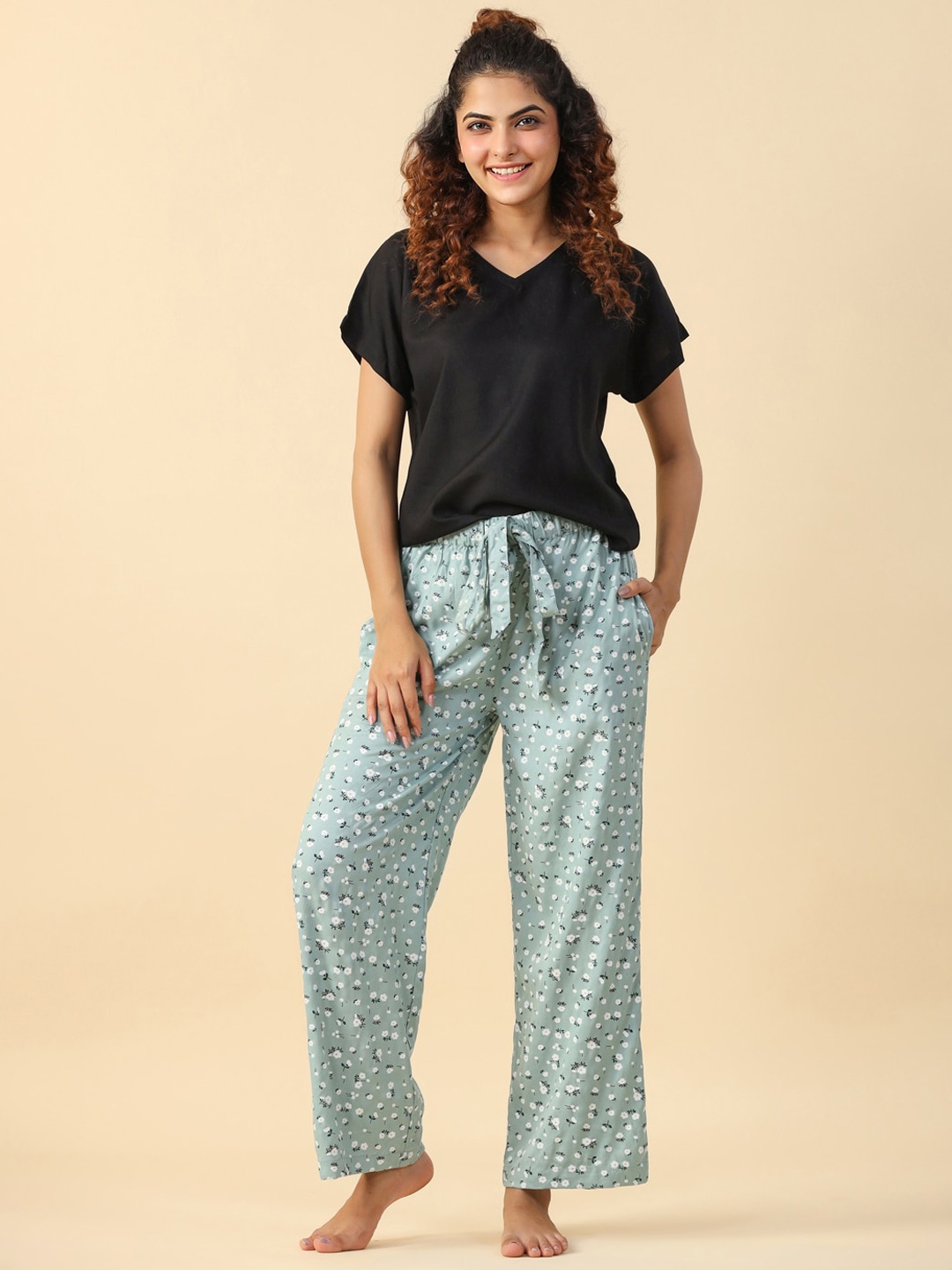 

SANSKRUTIHOMES V-Neck Short Sleeves Night suit, Black