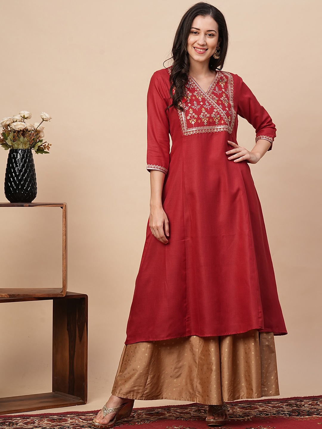 

Globus Women Ethnic Motifs Yoke Design Thread Work Kurta, Red