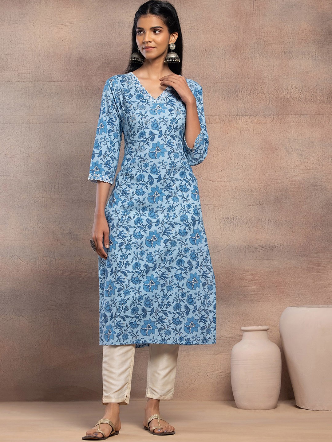 

INDYA Floral Printed V-Neck Pure Cotton Straight Kurta, Blue