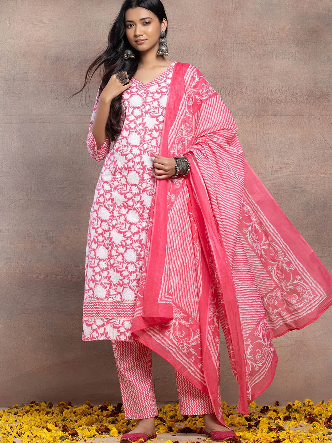 

INDYA Floral Printed Pure Cotton V-Neck Straight Kurta With Trousers & Dupatta, Pink