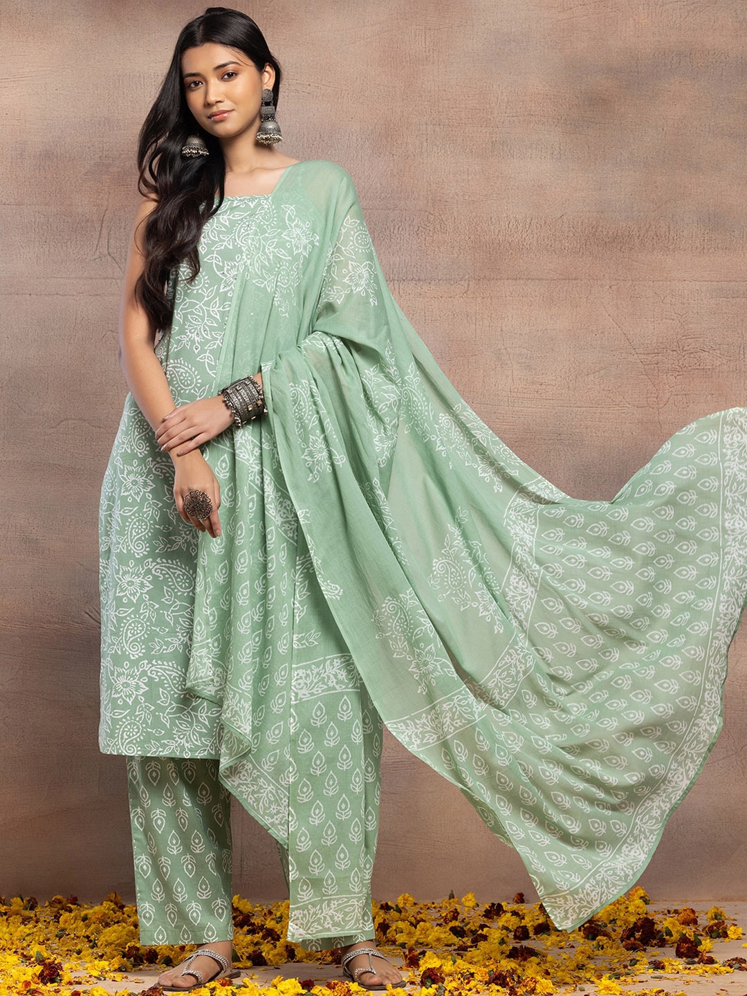 

INDYA Floral Printed Pure Cotton Sleeveless Kurta With Trousers & Dupatta, Green