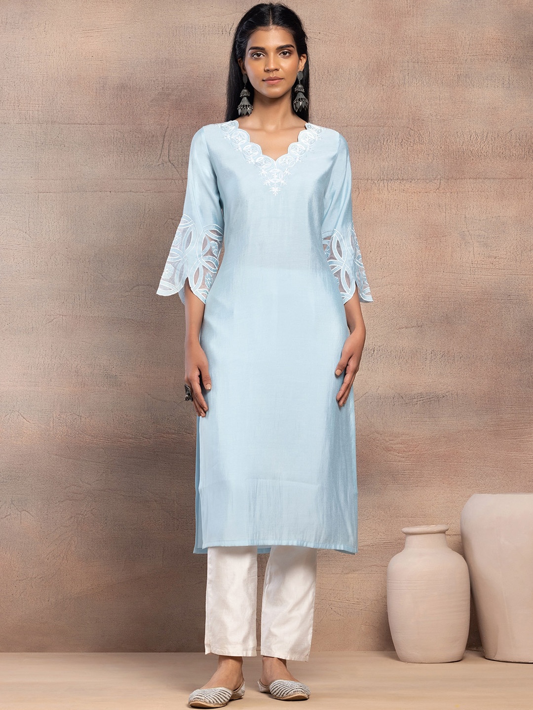 

INDYA Thread Embroidered V-Neck Three-Quarter Sleeves Pure Cotton Straight Kurta, Blue