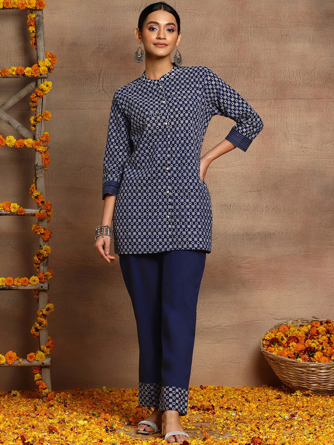 

INDYA Ethnic Embroidered Cotton A-Line Kurti With Trouser, Navy blue