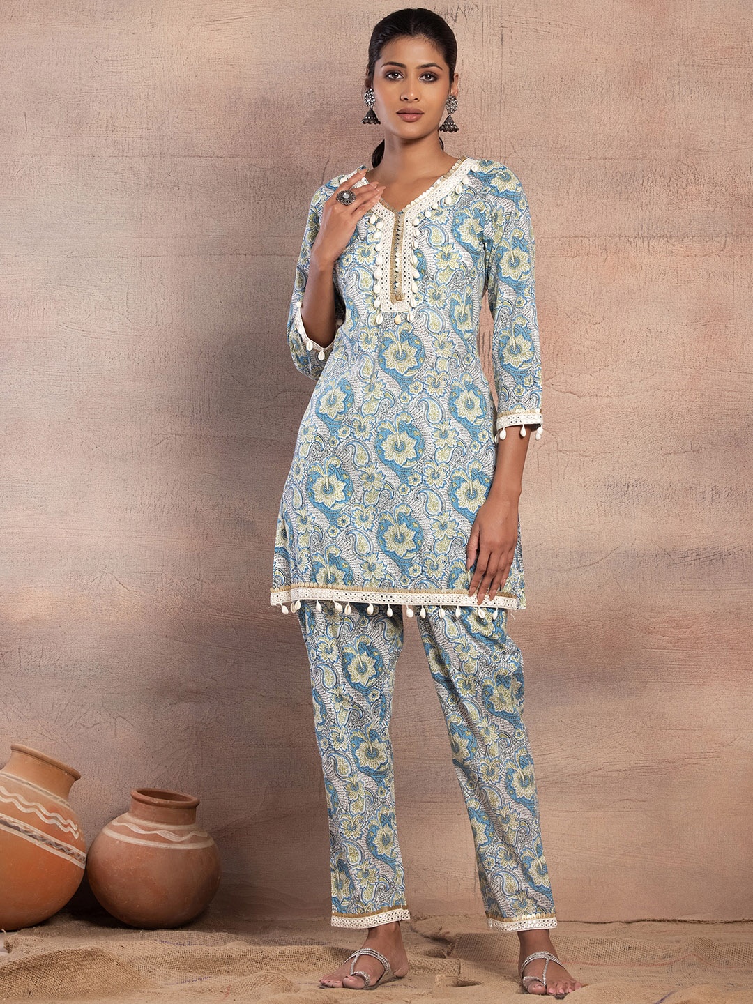 

INDYA Floral Printed Straight Kurti With Trouser Set, White