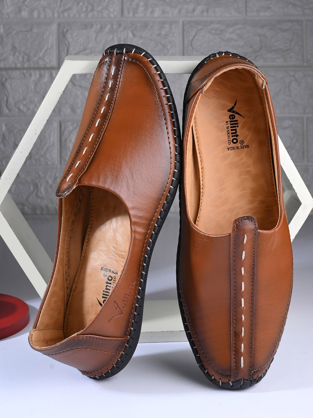 

Vellinto Men Lightweight Comfort Insole Contrast Sole Mojaris, Beige
