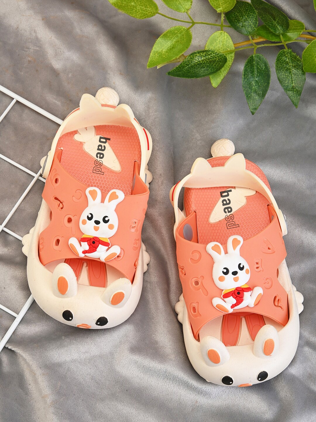

BAESD Kids Self Design Clogs, Orange