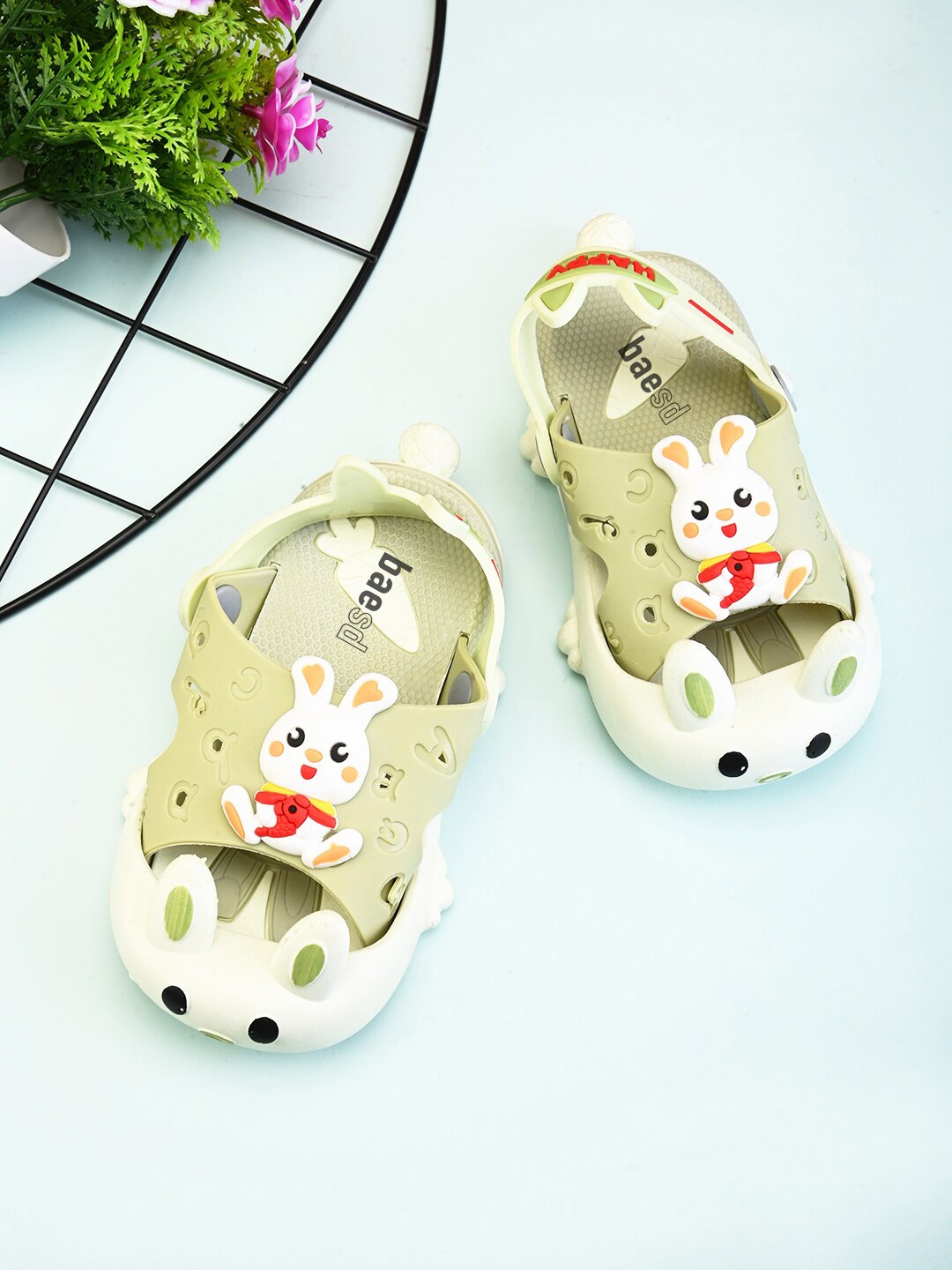 

BAESD Kids Self Design Clogs, Green