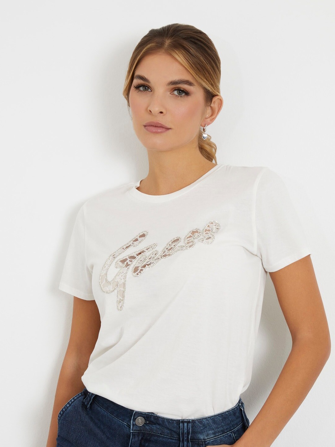 

GUESS Embellished Round Neck Cotton Casual T-shirt, White