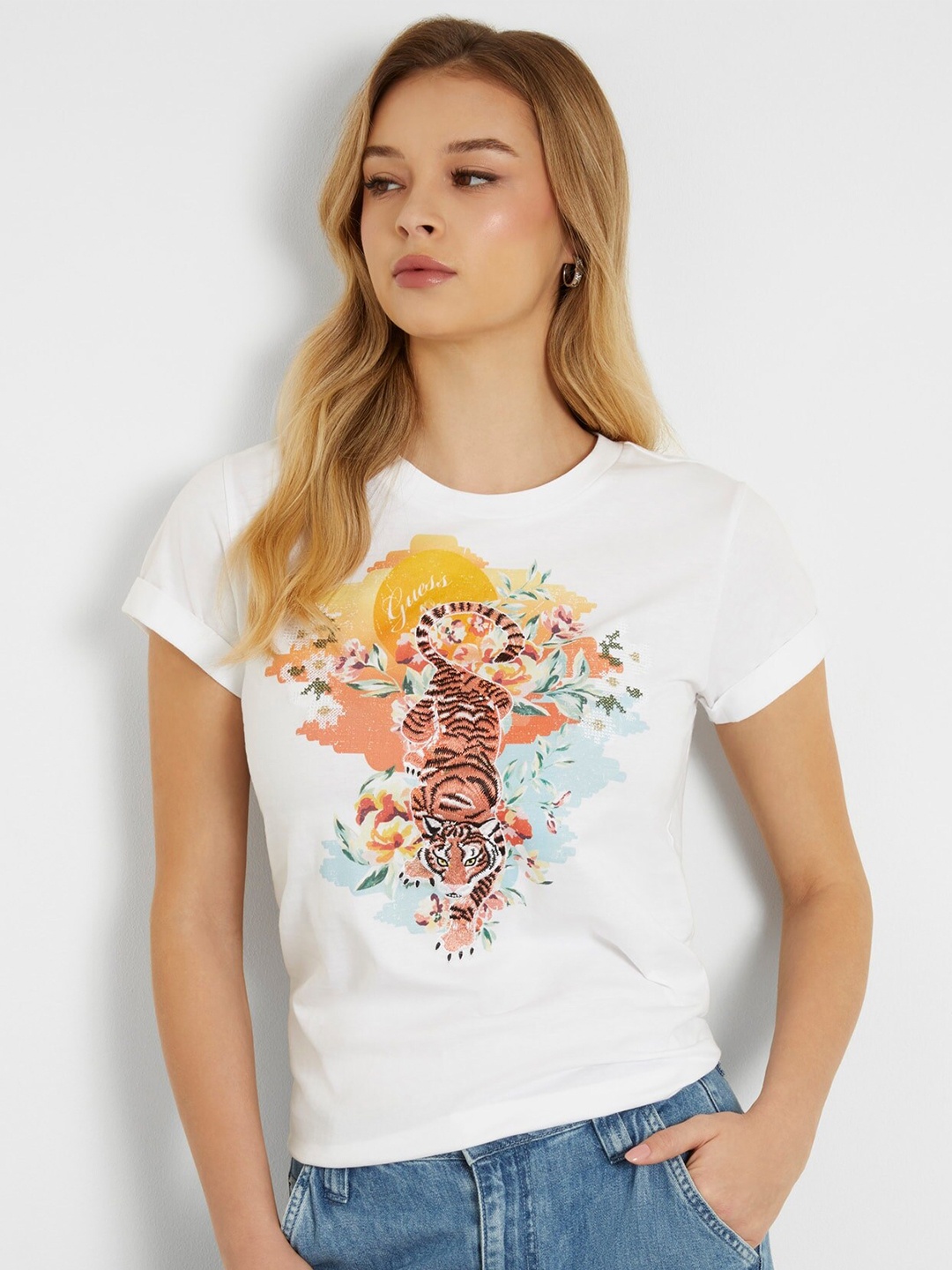 

GUESS Round Neck Graphic Printed Cotton Regular Fit T-shirt, White