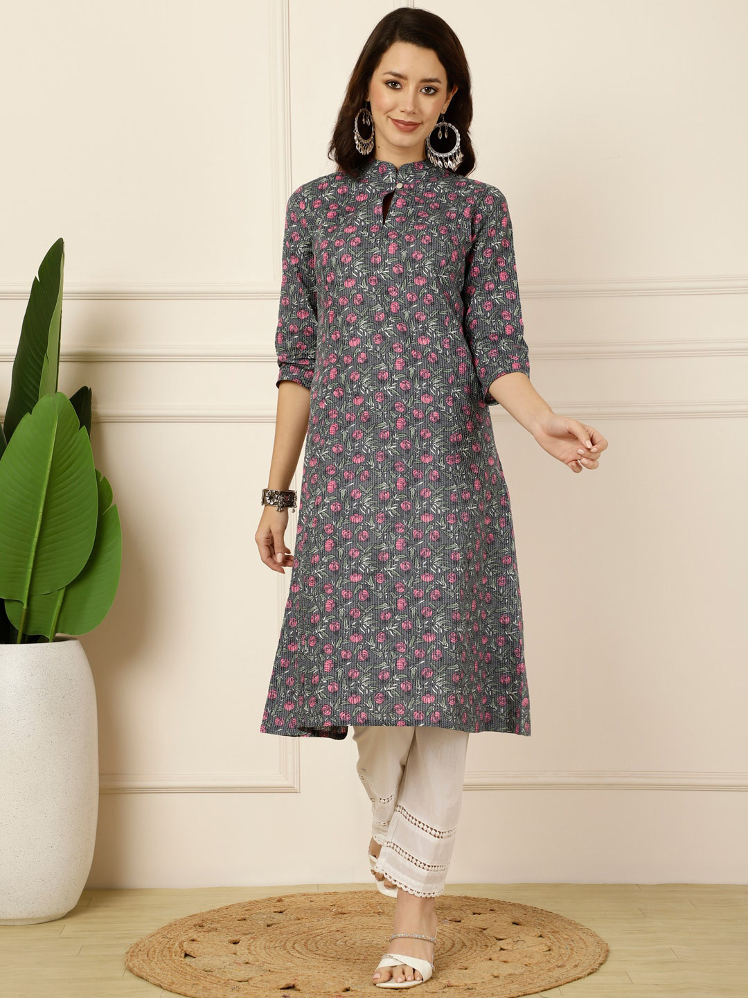 

antaran Women Floral Printed Mandarin Collar Cotton Straight Kurta, Grey