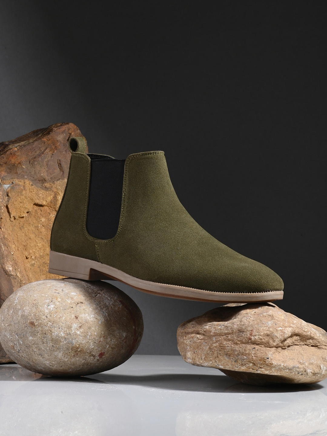 

AfroJack Men Round Toe Chelsea Boots, Olive
