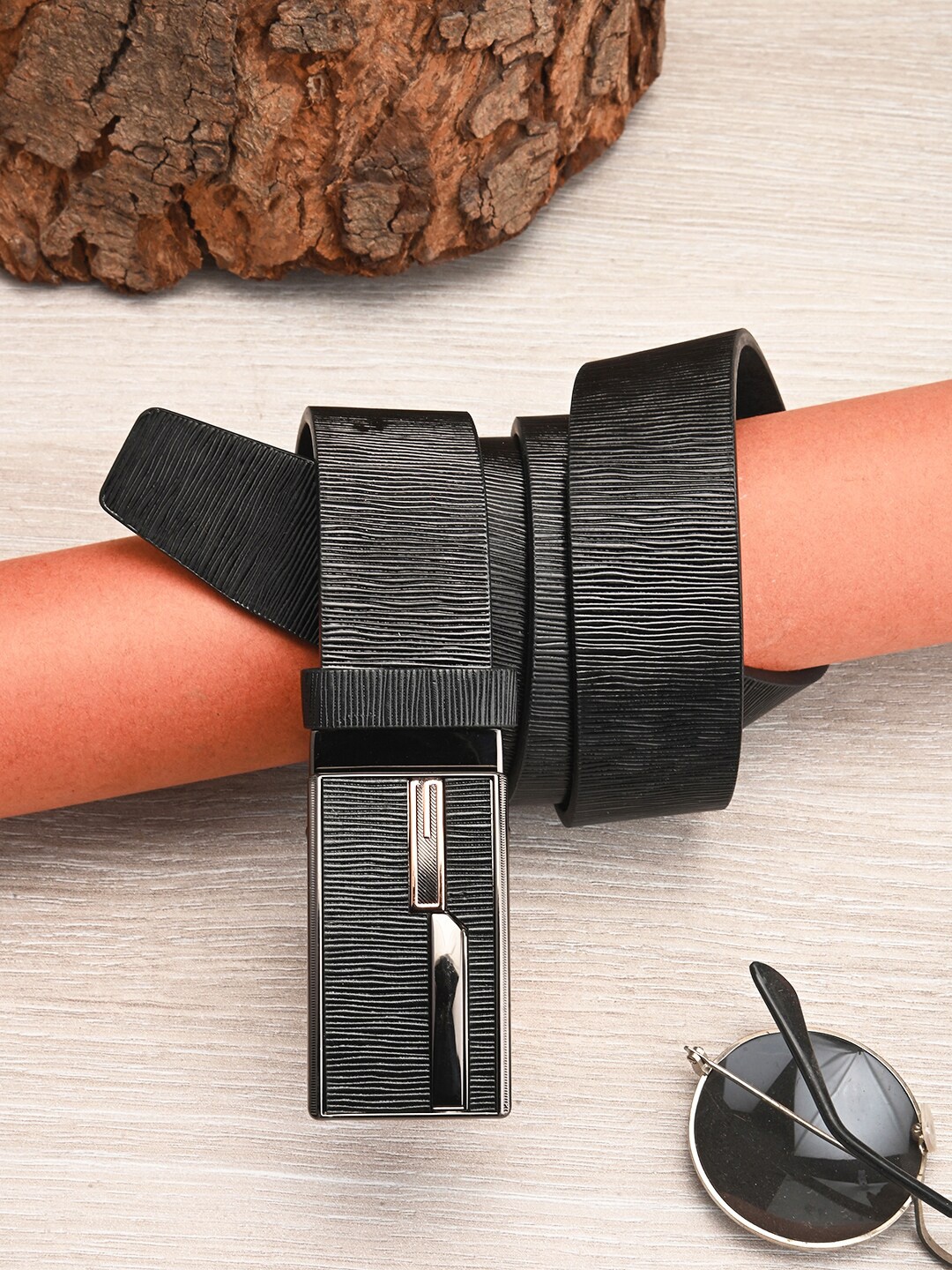 

BuckleUp Men Textured Formal Belt, Black