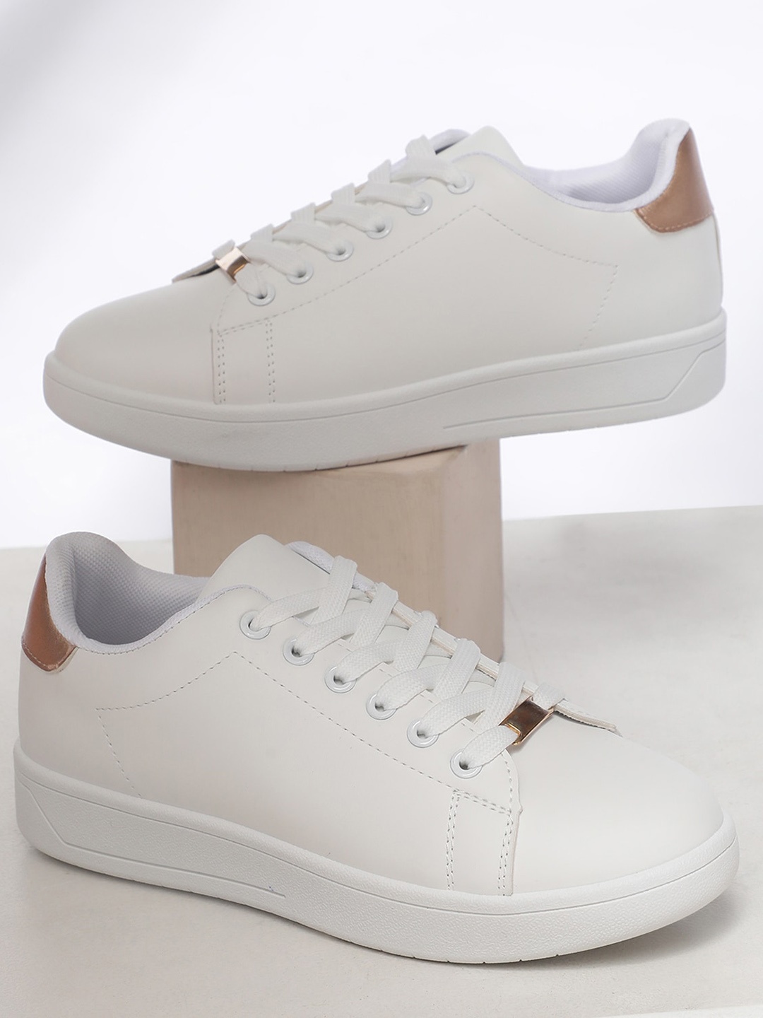 

The Roadster Lifestyle Co. Women White Comfort Insole Lace-Up Sneakers