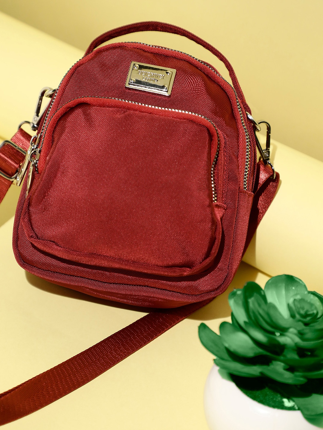 

LULU & SKY Textured Structured Handheld Bag, Red