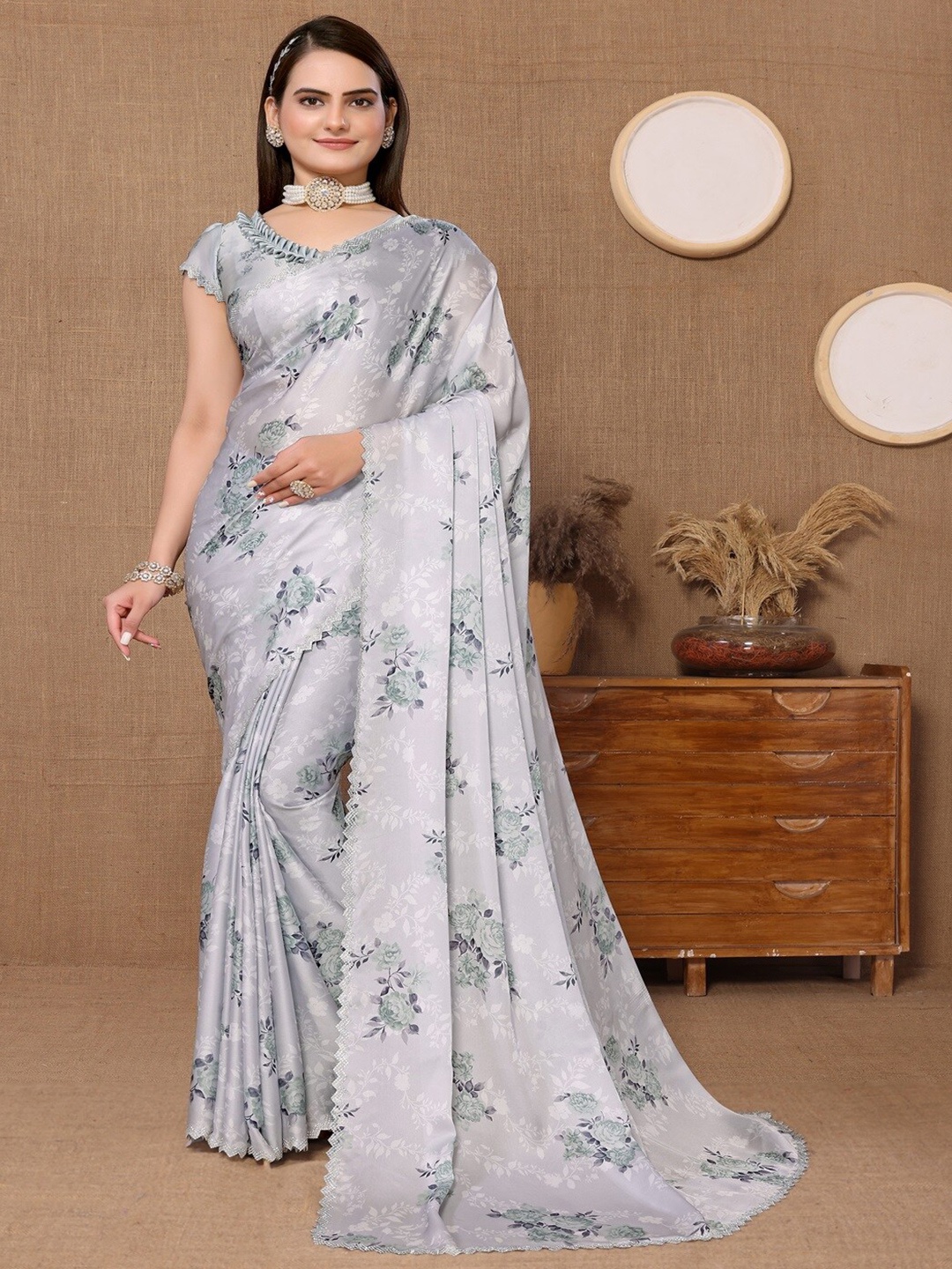 

ARYZE Floral Printed Beads and Stones Party Saree, Green