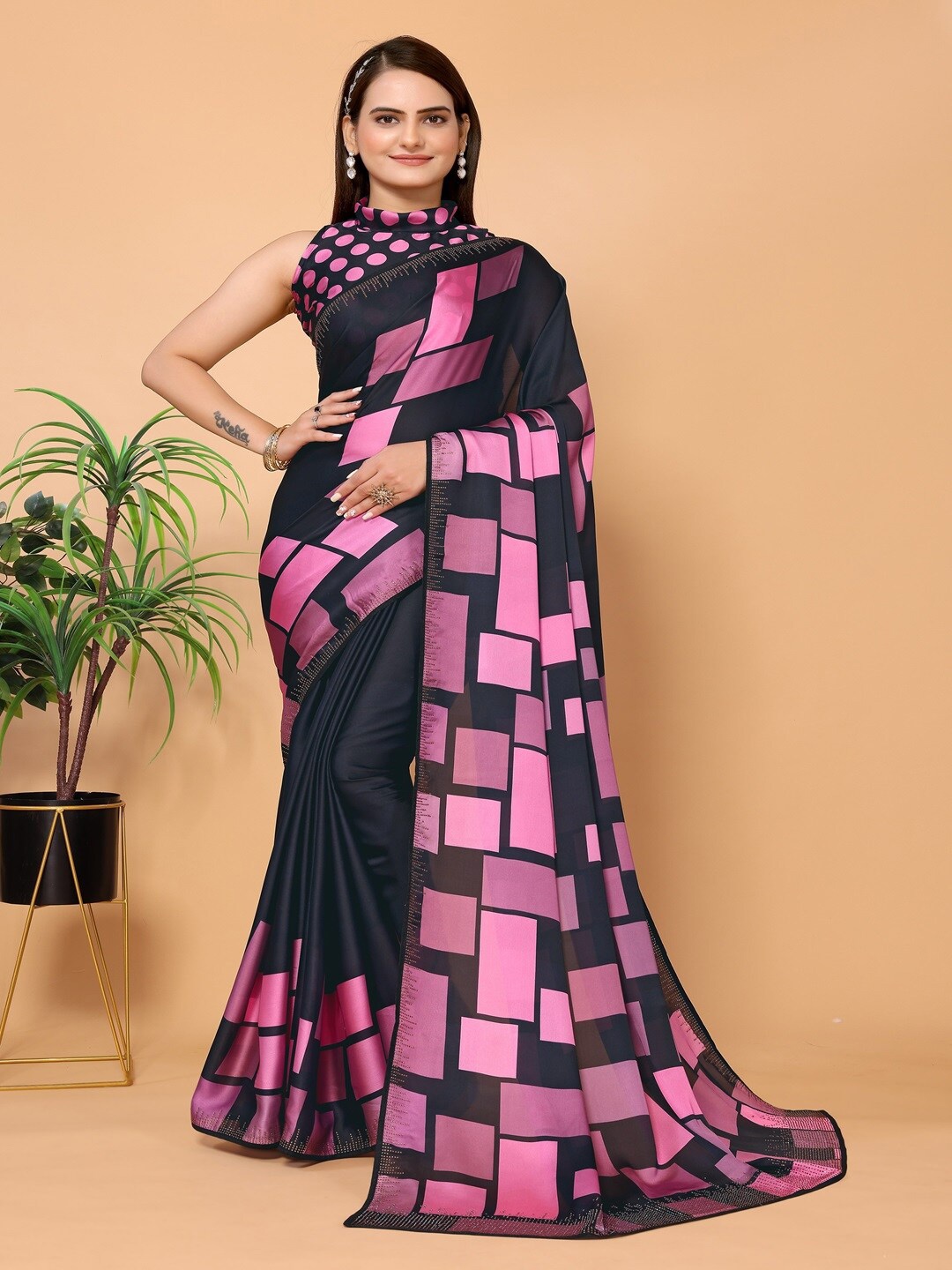 

ARYZE Geometric Printed Beads and Stones Party Saree, Pink