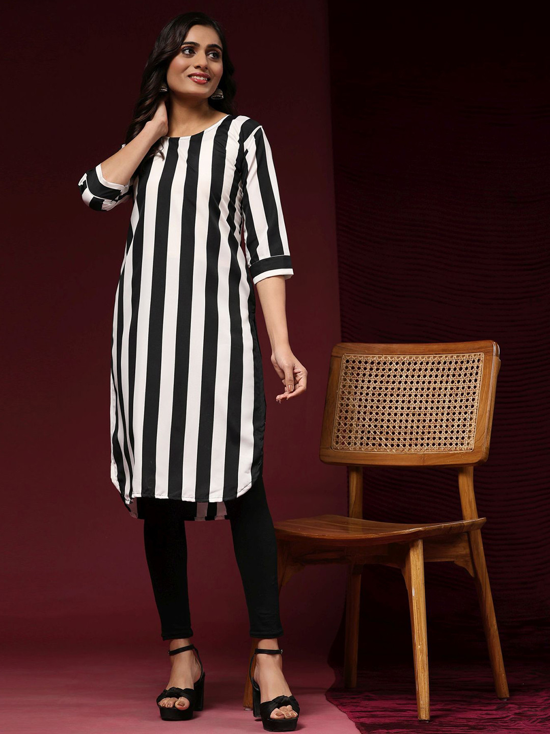 

Phenav Striped Round Neck Straight Kurta, White