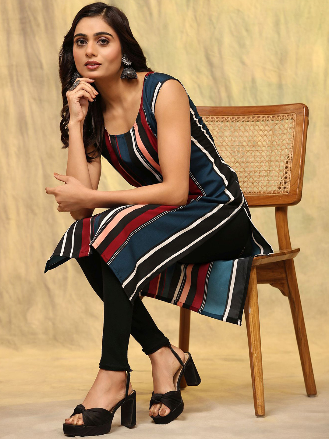 

Phenav Striped Sleeveless Straight Kurta, Blue