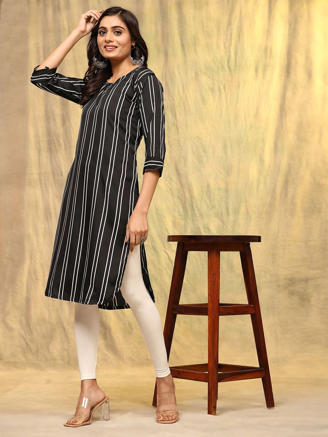 

Phenav Striped Round Neck Straight Kurta, Black