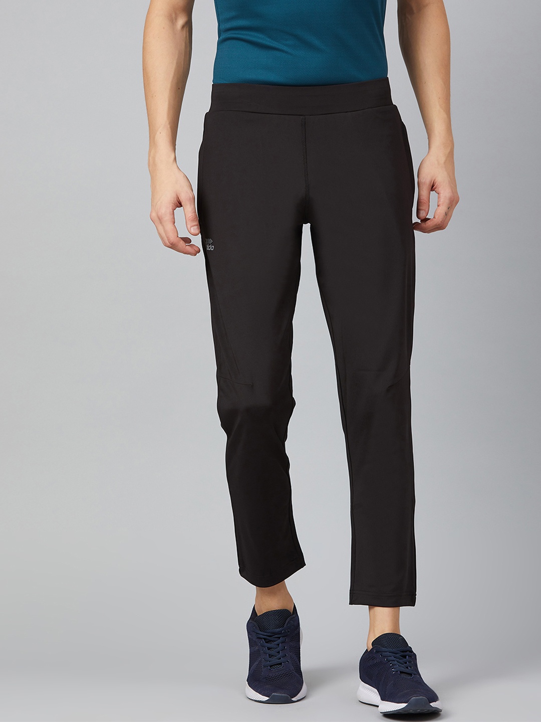 

DIDA Men Light Weight Dry Fit Mid-Rise Track Pant, Black