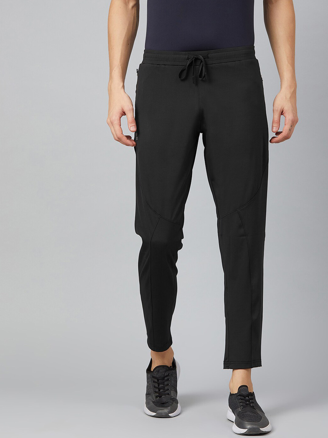 

DIDA Men Mid Rise Light Weight Dry Fit Track Pant, Black