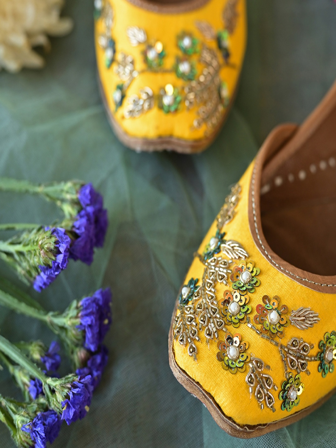 

SCENTRA Embellished Round Toe Leather Mojaris, Yellow