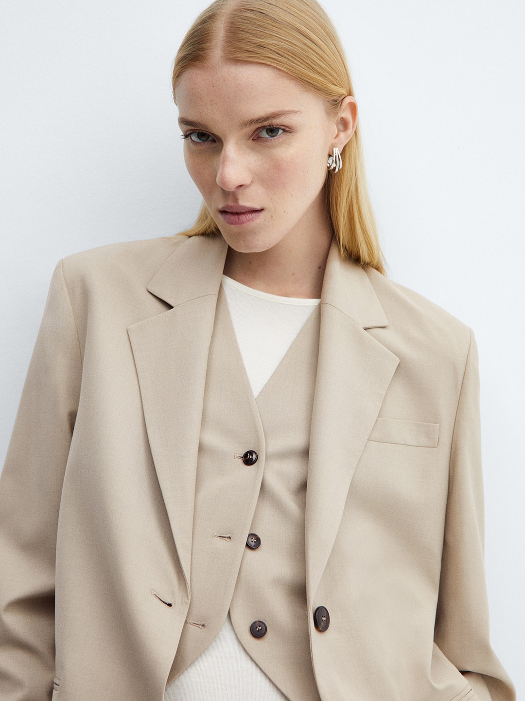 

MANGO Women Maura Solid Blazer, Beige