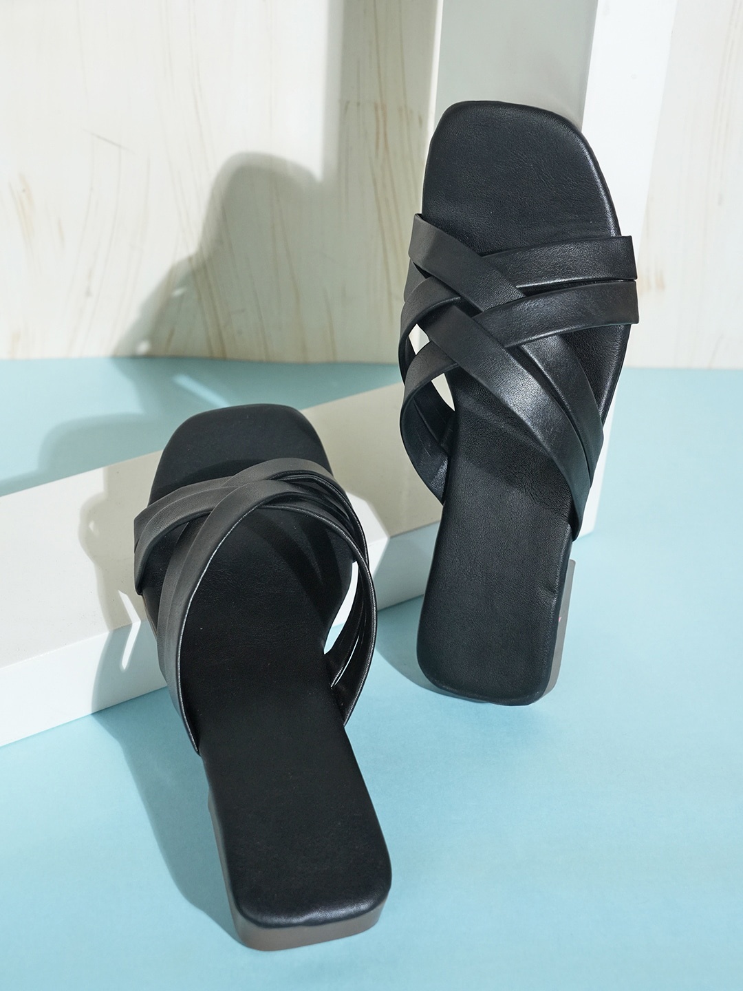 

SAPATOS Strappy Open Toe Flats, Black