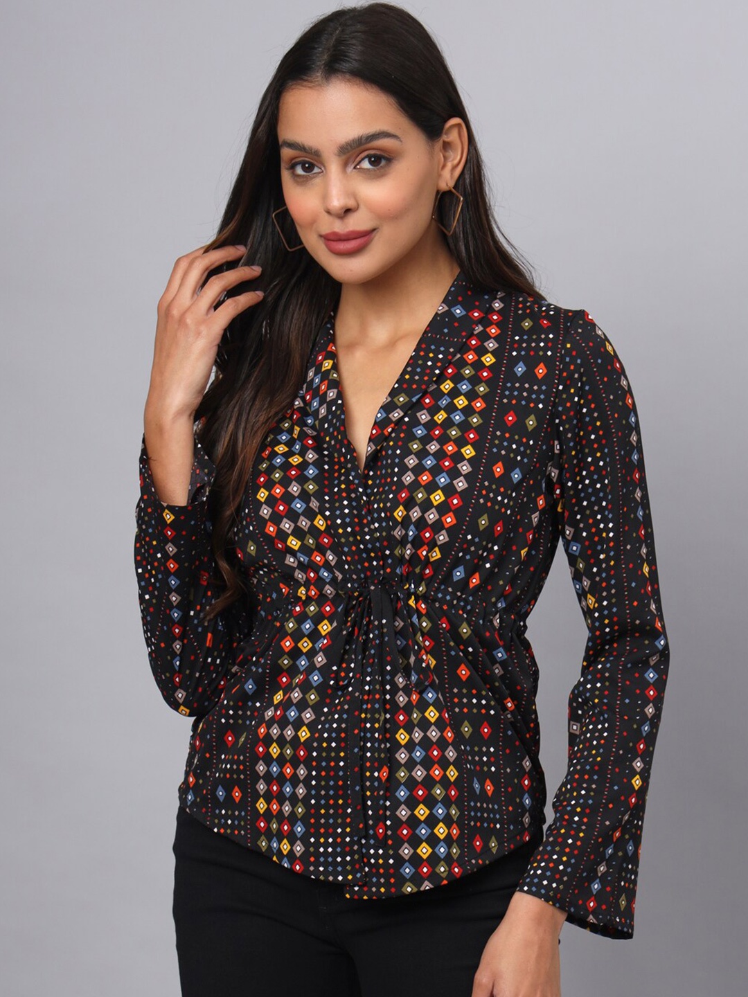 

BRINNS Geometric Printed Cinched Waist Top, Black