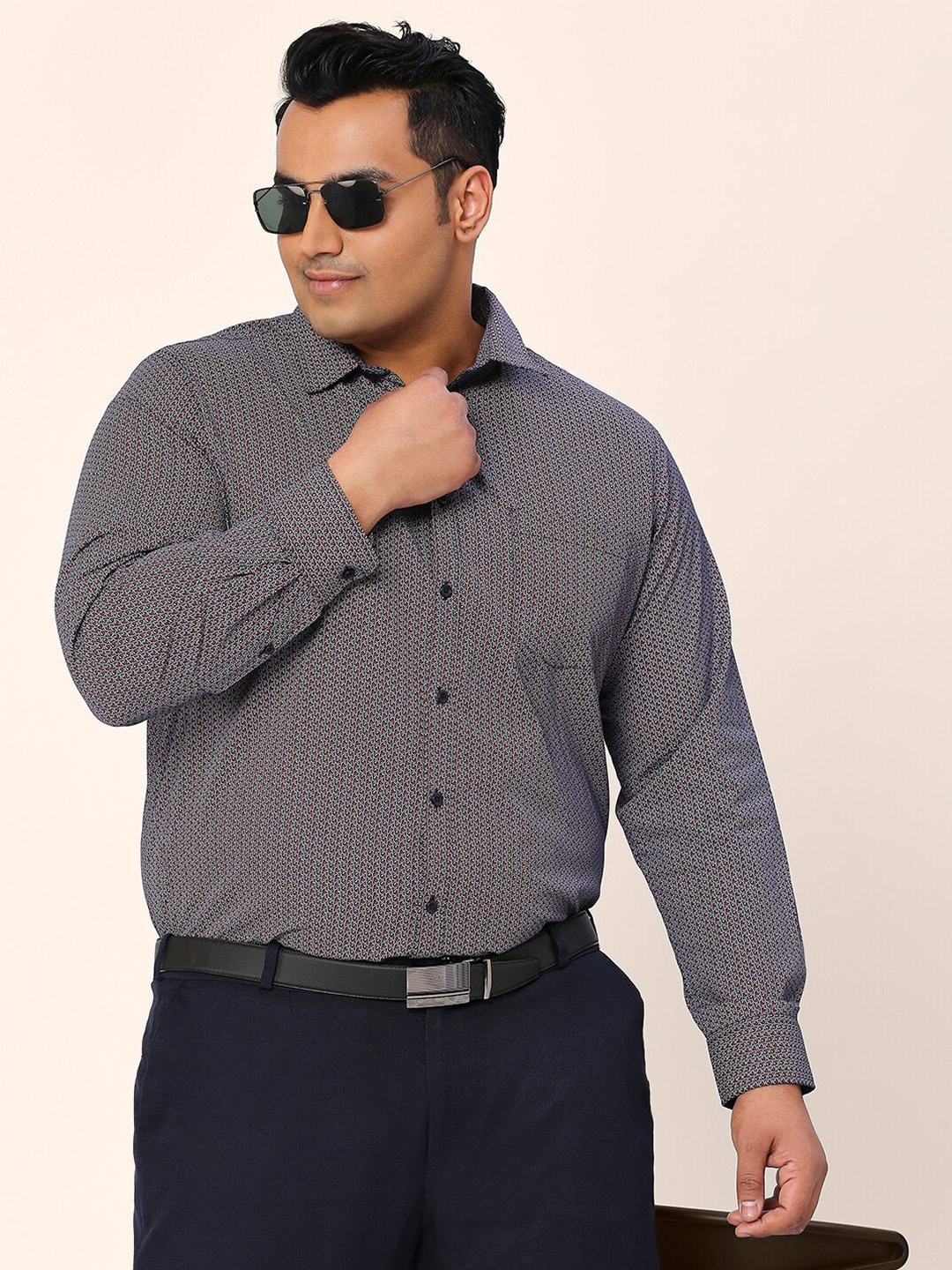 

Sztori Plus Size Relaxed Micro Ditsy Printed Cotton Formal Shirt, Navy blue