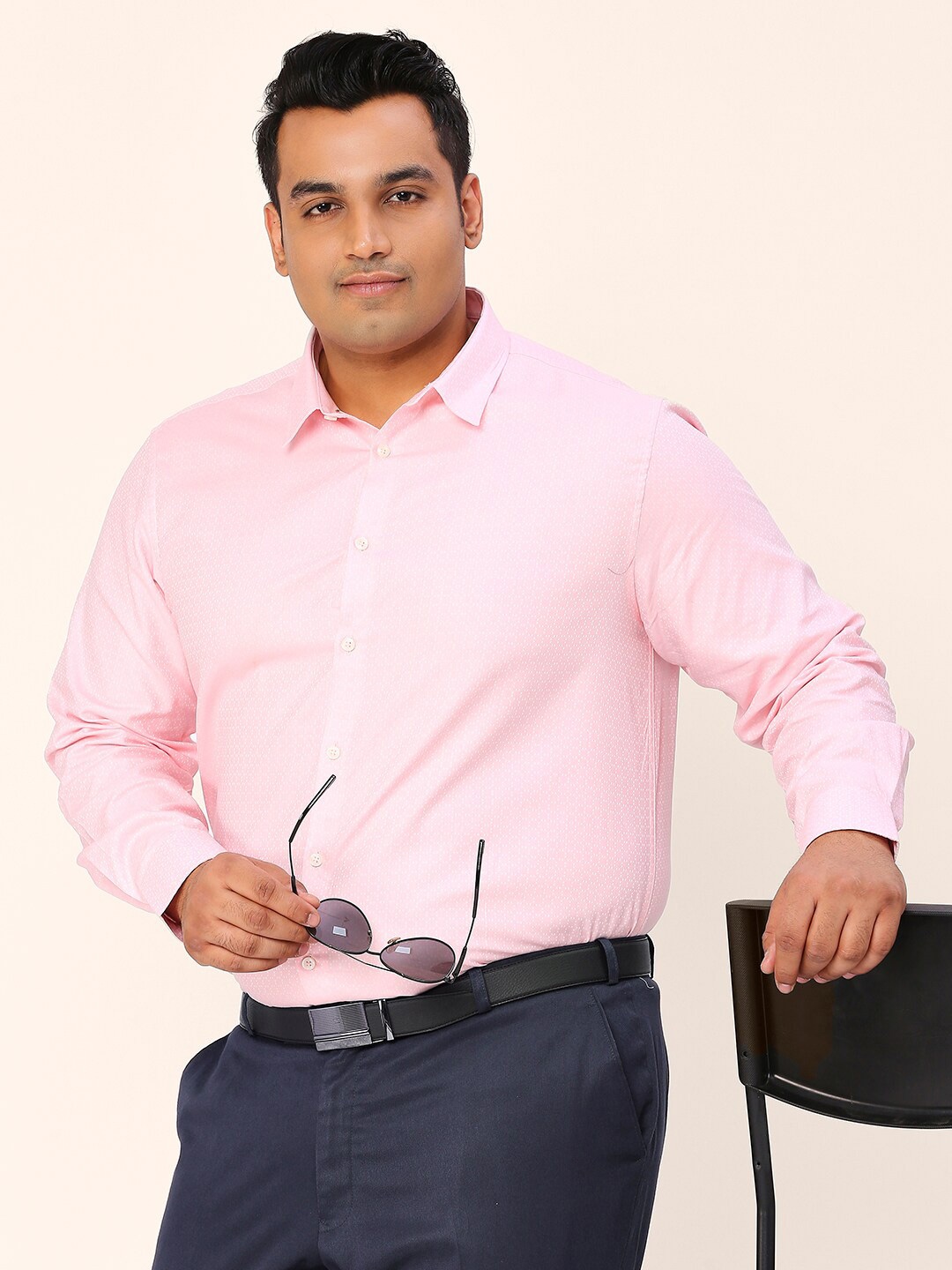 Sztori Plus Size Relaxed Micro Ditsy Printed Cotton Formal Shirt, Pink