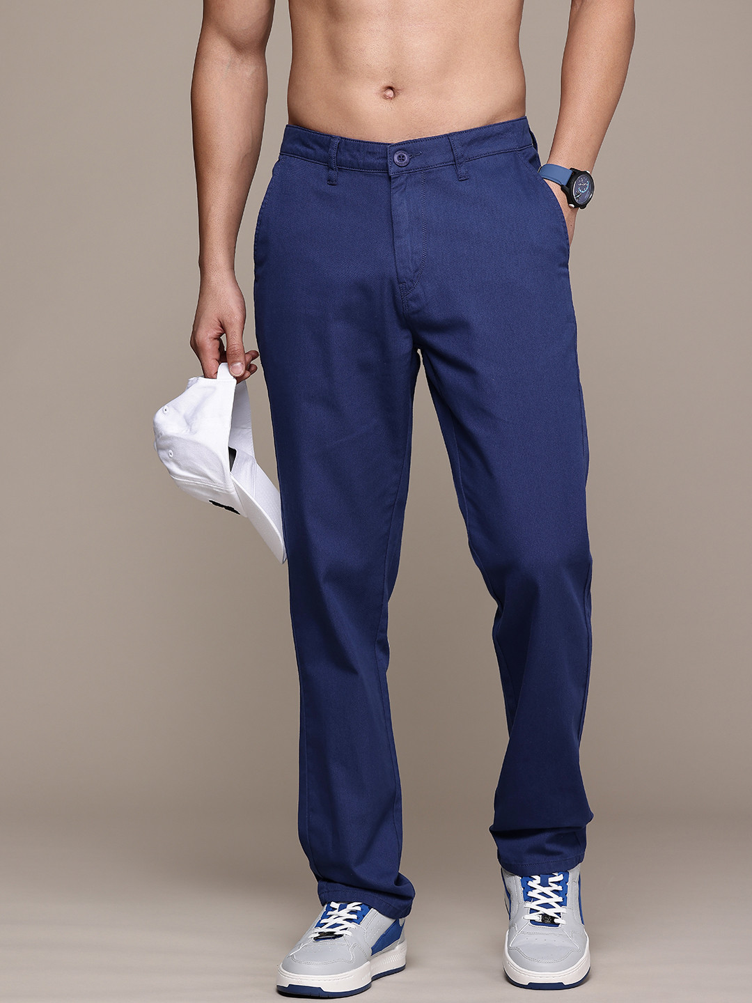 

The Roadster Life Co. Men Pure Cotton Chinos Trousers, Blue